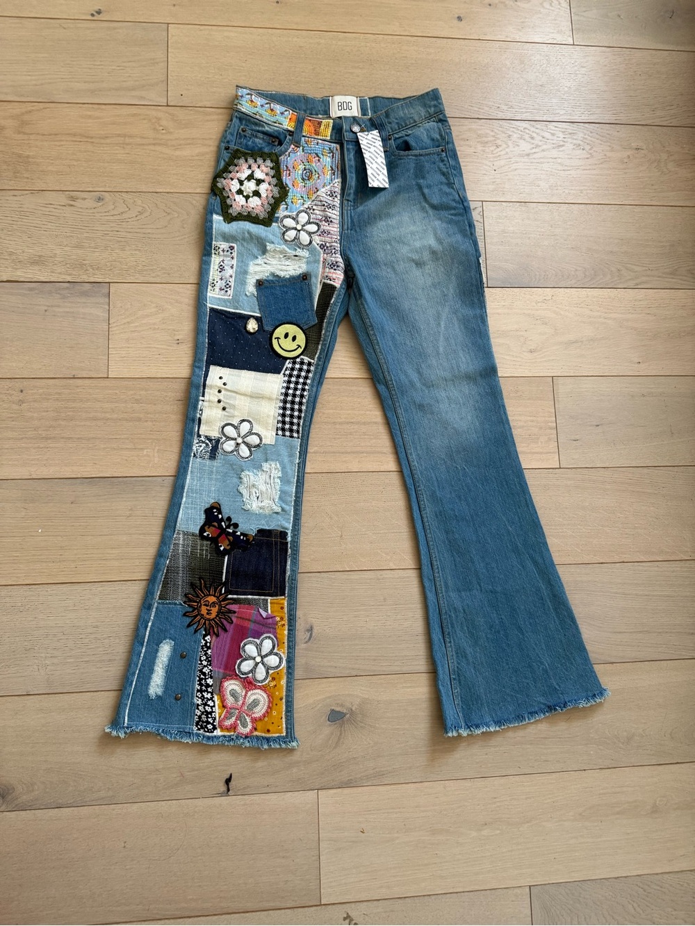Urban Outfitters Patchwork Floral Embroidered Women's Blue Jeans NWT